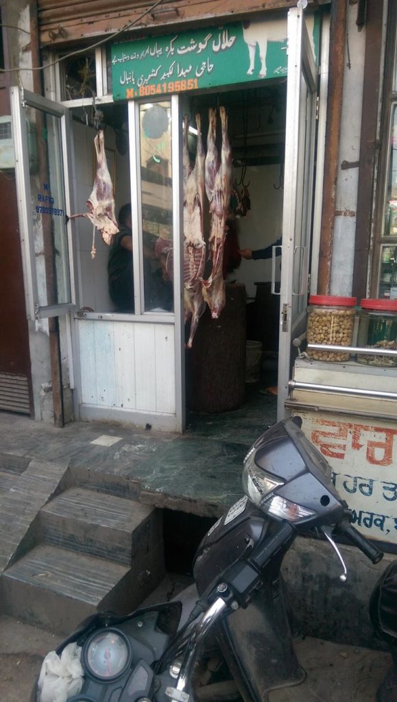 mmmmh, Fleisch. Sonnengegart. Eine Indische Delikatesse...