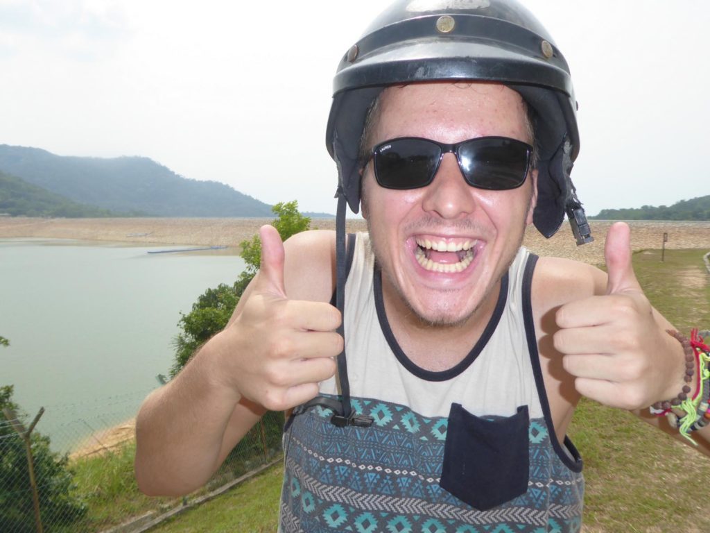 HAAAAAAAAAAAAAAAAAAAAAAAAAAAAAAAAAAAAAAAAAAMMEEEEEEEEEEEEEEEEEEEEEEEEEEEEER!!!!!! (...fuck, ich hab jetzt ca. 5 Minuten studiert (also mehr als doppelt so lange, wie der aktuelle Tagesdurchschnitt), wo das Bild aufgenommen wurde. Keine Ahnung. Echt. In manchen Ecken meines Hirnis herrscht einfach gähnende Leere.